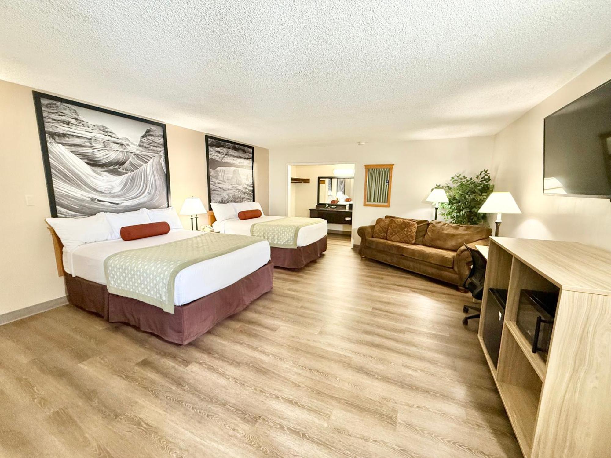 Super 8 By Wyndham Salina/Scenic Hills Area Hotel Екстериор снимка