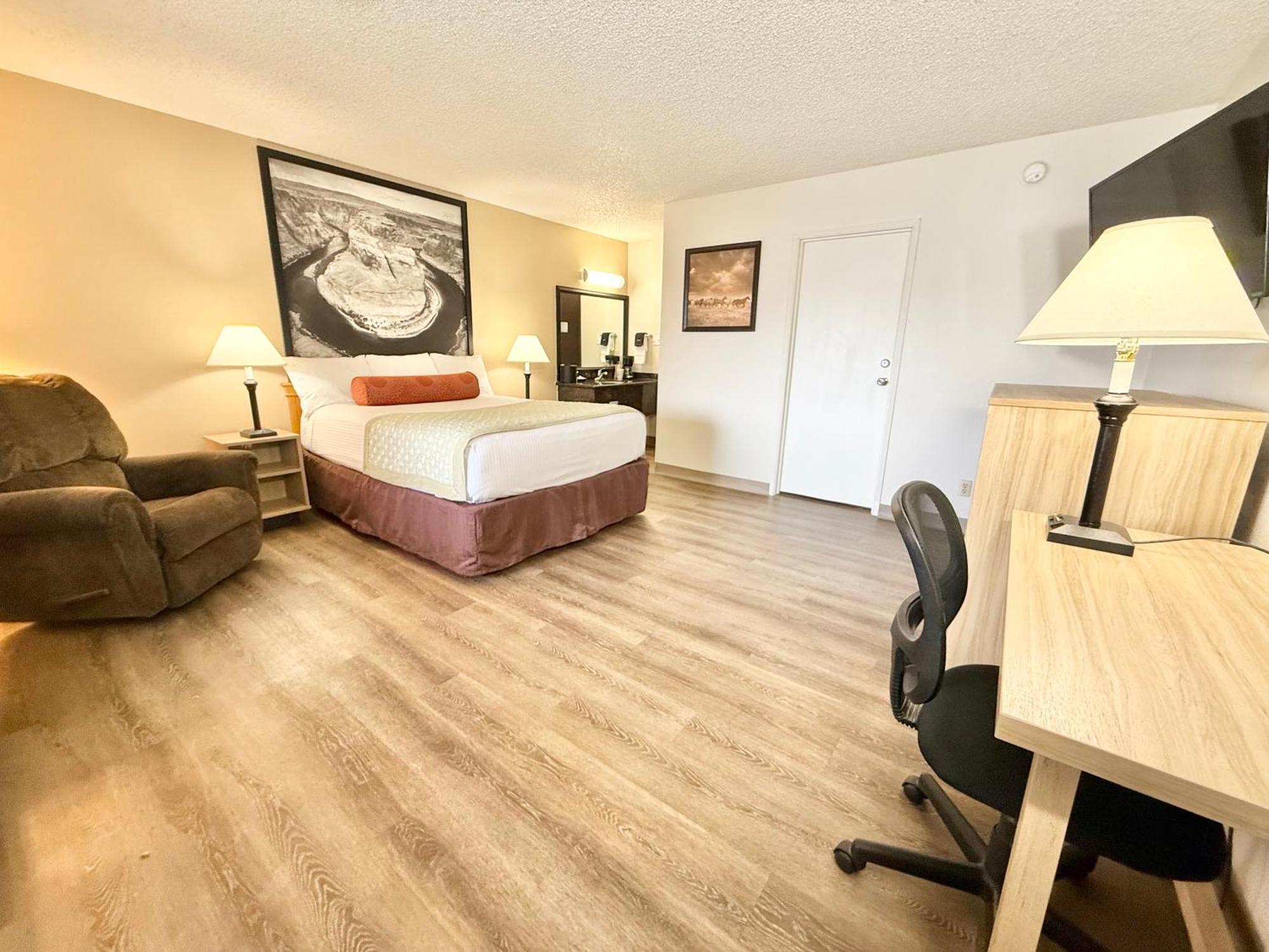 Super 8 By Wyndham Salina/Scenic Hills Area Hotel Екстериор снимка