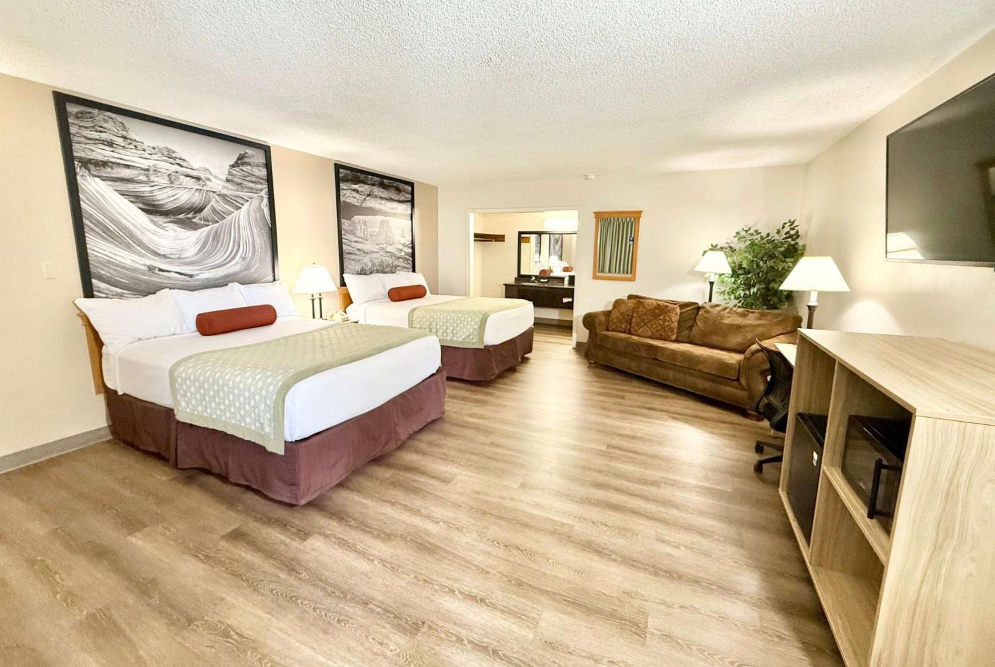 Super 8 By Wyndham Salina/Scenic Hills Area Hotel Екстериор снимка