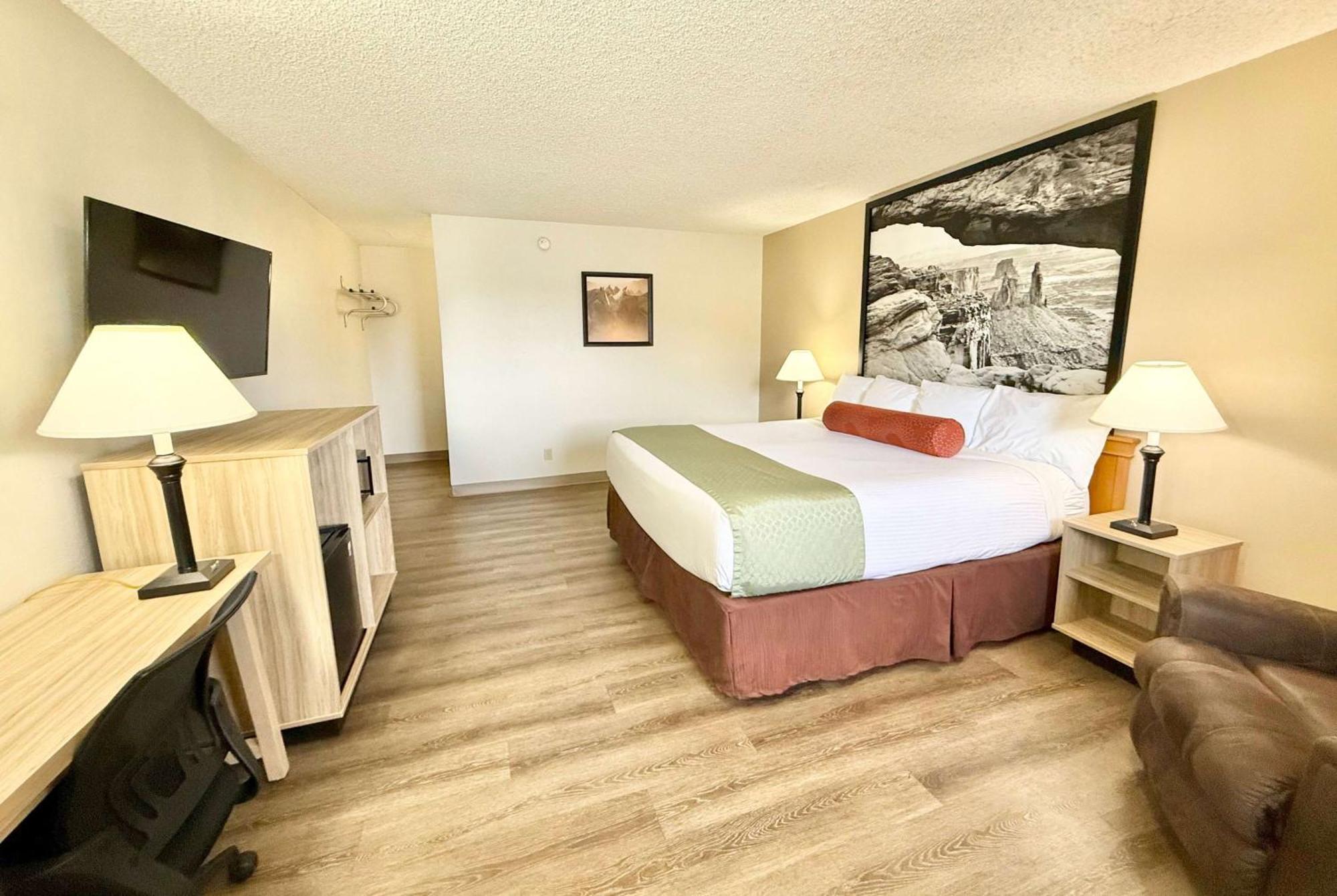 Super 8 By Wyndham Salina/Scenic Hills Area Hotel Екстериор снимка